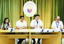 Department of Social Welfare and Development’s Secretary Rex Gatchalian (second from right) led the filing of administrative charges at the Office of the Ombudsman against 12 barangay officials and two Iloilo City Hall employees allegedly involved in payout anomalies under the Assistance to Individuals in Crisis Situation program. “I think this is the first time we are filing a case involving this many officials,” he said. DSWD PHOTO