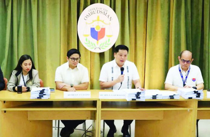 gatchalian.JPG_resized_resized_compressed Department of Social Welfare and Development’s Secretary Rex Gatchalian (second from right) led the filing of administrative charges at the Office of the Ombudsman against 12 barangay officials and two Iloilo City Hall employees allegedly involved in payout anomalies under the Assistance to Individuals in Crisis Situation program. “I think this is the first time we are filing a case involving this many officials,” he said. DSWD PHOTO