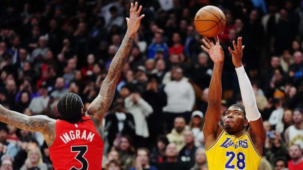 Hachimura drills game-winner, LA Lakers escapes Raptors