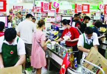 Holiday spending weak this year The Philippine Amalgamated Supermarkets Association says economic uncertainty played a role in the noticeably shorter period of strong sales supermarkets experienced this year. PHOTO COURTESY OF ABS-CBN NEWS