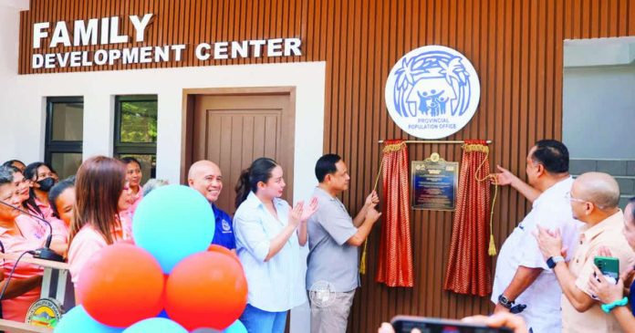 ime_family_center_resized_compressed Iloilo’s Gov. Arthur Defensor Jr. leads the unveiling of the marker for the first-ever completed Family and Youth Development Center (FYDC) in Igbaras, Iloilo on Dec. 22, 2025 joined by Vice Gov. Lee Ann Debuque and local officials, marking the province’s rollout of dedicated facilities for family- and youth-centered programs. PHOTO FROM BALITA HALIN SA KAPITOLYO