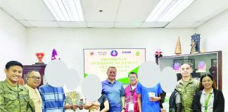 Iloilo Provincial Administrator Raul Banias, Department of Social Welfare and Development – Region 6’s Project Development Officer Anthony Laruan, Provincial Social Welfare and Development Office acting head Rani Melvi Cuarte, and Philippine Army representatives lead the turnover of cash assistance to five former rebels who surrendered to the government. PHOTO FROM DR. RAUL BANIAS