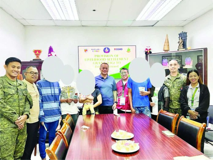 Iloilo Provincial Administrator Raul Banias, Department of Social Welfare and Development – Region 6’s Project Development Officer Anthony Laruan, Provincial Social Welfare and Development Office acting head Rani Melvi Cuarte, and Philippine Army representatives lead the turnover of cash assistance to five former rebels who surrendered to the government. PHOTO FROM DR. RAUL BANIAS