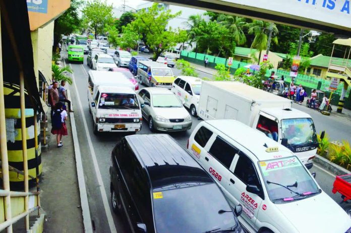 neljoy_travel_copy_resized_compressed Holiday gridlock builds up along General Luna Street in Iloilo City as vehicles crawl bumper-to-bumper, reflecting the mounting traffic pressure on one of the city’s busiest thoroughfares amid peak travel hours. PN PHOTO