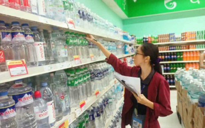 price_freeze_copy_resized_compressed A personnel of the Department of Trade and Industry - Antique provincial office checks the prices of bottled water as part of the regular price monitoring in San Jose de Buenavista town in this photo taken on Nov. 13, 2025. PHOTO COURTESY OF DTI ANTIQUE