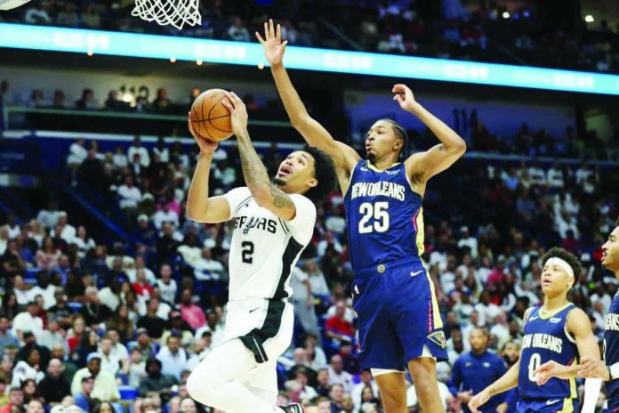 sports_Fil-Am.JPG_resized_compressed Filipino-American guard Dylan Harper of San Antonio Spurs shoots a layup against New Orleans Pelicans forward Trey Murphy III. AP
