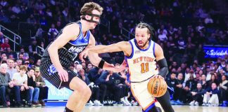 New York Knicks guard Jalen Brunson (11) looks to drive past Orlando Magic forward Franz Wagner (22) in the first quarter at Madison Square Garden. WENDELL CRUZ-IMAGN IMAGES