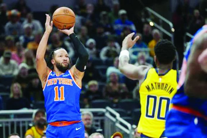 sports_NBA_resized_compressed New York Knicks’ Jalen Brunson pulls up for a shot against Indiana Pacers’ Bennedict Mathurin. AP