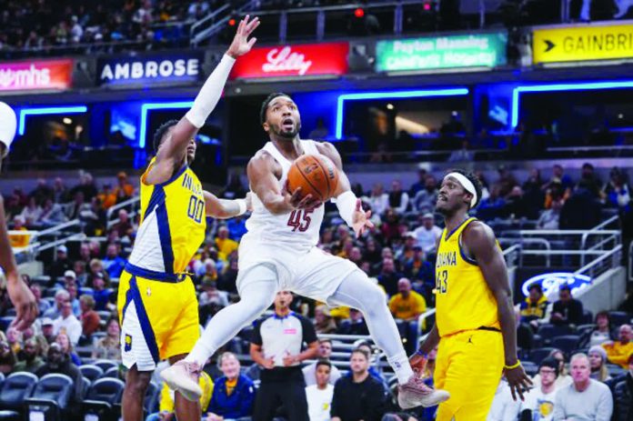 sports_NBA_resized_compressed Cleveland Cavaliers’ Donovan Mitchell shoots between Indiana Pacers’ Bennedict Mathurin and Pascal Siakam. AP