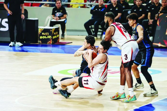 sports_San_copy_resized_compressed Aklanon Andreas Cahilig of San Miguel Beermen and Brandon Bates of Meralco Bolts battle for a loose ball. PBA PHOTO
