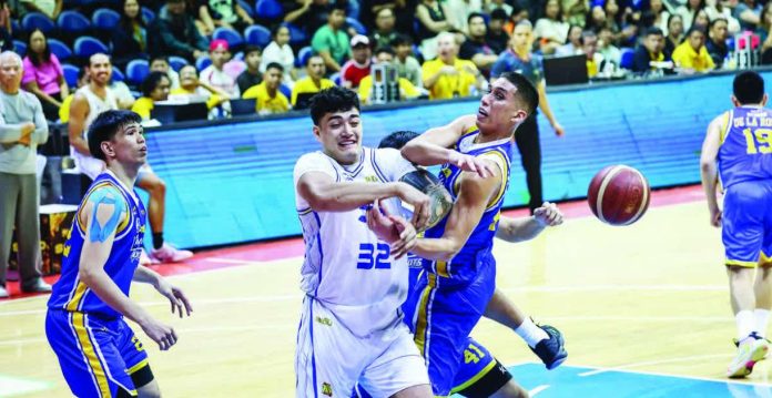 sports_Tropa_resized_compressed TNT Tropang 5G's Henry Galinato Jr. loses the ball against the defense of Magnolia Chicken Timplados Hotshots' Zavier Lucero. PBA PHOTO