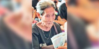 One of the 31 vendors from the Bacolod Public Plaza Vendors Association received P10,000 in cash assistance on December 26 under the city government’s Sustainable Livelihood Program (SLP). SCREENGRAB FROM BACOLOD-STRONGER TOGETHER FB