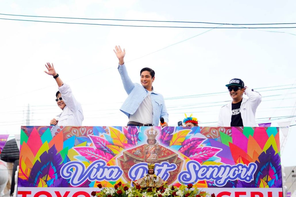 Coco Martin shines during his Sinulog Grand Parade appearance.