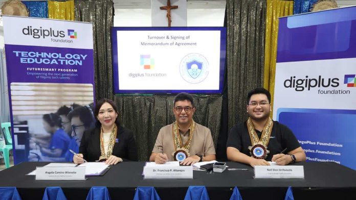 5_resized_compressed On January 14, 2025, DigiPlus Foundation and Liceo de San Jacinto formalized their partnership in bridging access to technology-driven education. In photos: (left-right) Ms. Angela Camins-Wieneke, Executive Director, DigiPlus Foundation; Dr. Francisco P. Altarejos, Chairman of Liceo de San Jacinto Foundation and current Municipality Mayor of San Jacinto, Ticao Island, Masbate; and Neil Don Orillaneda, Program Manager for Education and Livelihood, DigiPlus Foundation.