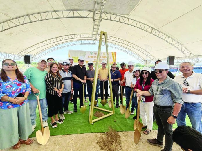 Bacolod_Sanitary_landfill_copy_resized_compressed Mayor Greg Gasataya led the groundbreaking ceremony for the P66-million Sanitary Landfill Cell No. 5 at the Bacolod City sanitary landfill in Barangay Felisa on January 29, marking the start of construction aimed at improving the city’s solid waste management capacity. MAE SINGUAY/PN