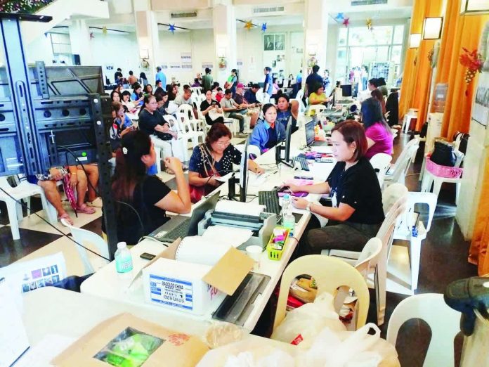 On its fourth day, the Business One-Stop Shop (BOSS) at the Bacolod City Government Center continues to draw a large number of applicants, with the city extending the business permit deadline until March 31, 2026. As of January 7, a total of 191 business permits have been issued, while 7,323 businesses have been recorded, including 3,854 that availed of advance processing. BACOLOD-STRONGER TOGETHER FB PHOTO