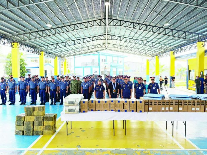 Bacolod_office_equipment_copy_resized_compressed The Bacolod City government, led by Mayor Greg Gasataya, turned over 36 computer units, 34 printers, and 40,800 rounds of 9mm ammunition to the Bacolod City Police Office, headed by BCPO Director Police Colonel Joeresty Coronica, on January 14. PIO BCPO PHOTO