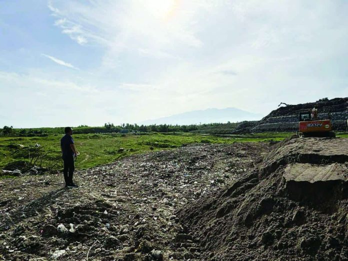 Bacolod_sanitary_landfill_copy_resized_compressed Mayor Greg Gasataya inspected Cell No. 4 of the Bacolod Sanitary Landfill in Barangay Felisa and the adjacent site where Cell No. 5 is set to be constructed, as city officials assessed the facility’s safety and readiness to expand capacity amid ongoing waste management operations. MAE SINGUAY/PN
