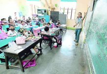 Iloilo opens 76 teacher posts to help fill public school needs In another sobering observation about the country’s education system, the Second Congressional Commission on Education (Edcom 2) says efforts to decentralize and find more responsive ways to help students learn are frustrated by what it called “memocracy” among the teachers themselves. File photo taken in January 2023 shows a public school class in Quezon City. RIG C. MONTEGRANDE, PHILIPPINE DAILY INQUIRER
