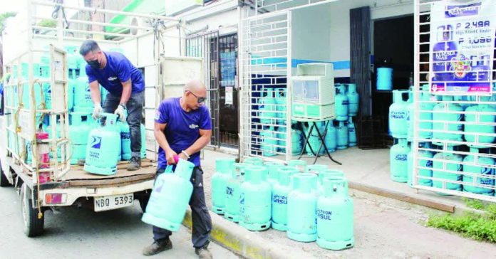 LPG_prices_resized_compressed Petron Corporation increased the price of its liquefied petroleum gas by P2.18 per kilogram effective January 1, 2026. PHOTO COURTESY OF PNA