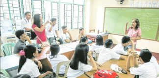 A teacher at Ramon Magsaysay (Cubao) High School in Quezon City listens to concerns raised by her students during the start of classes in this photo taken in 2018. INQUIRER PHOTO