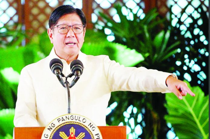 Marcos_orders.JPG_resized_compressed “Inutusan ko po ang PhilHealth na magpatupad ng general amnesty para sa mga negosyante, private employer, mga self-employed na ating mga kababayan na may hindi nabayarang kontribusyon sa PhilHealth,” says President Ferdinand Marcos Jr.