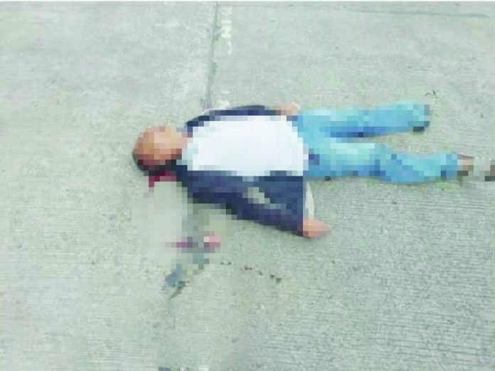 The lifeless body of a barangay councilor lay on the ground in Purok Puncian, Barangay Sta. Rosa, Murcia, Negros Occidental after he was shot in a broad daylight attack on Monday morning, January 26. Police have launched an investigation to identify the suspect(s) and determine the motive behind the killing. PRO-NIR