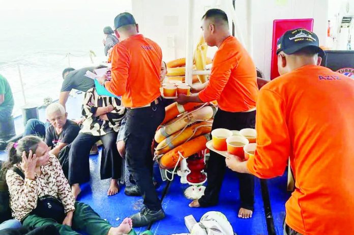 Passenger_ferry1.JPG_resized_compressed Philippine Coast Guard crew attend to survivors of the sunken M/V Trisha Kerstin 3 in the waters off Basilan province. PHOTO BY HANDOUT / PHILIPPINE COAST GUARD (PCG) / AFP