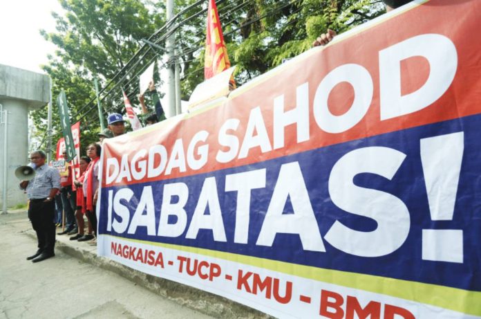 Wage Wage increase petitioners are shown outside the Occupational Safety and Health Center in Quezon City in this file photo. NIÑO JESUS ORBETA, PHILIPPINE DAILY INQUIRER