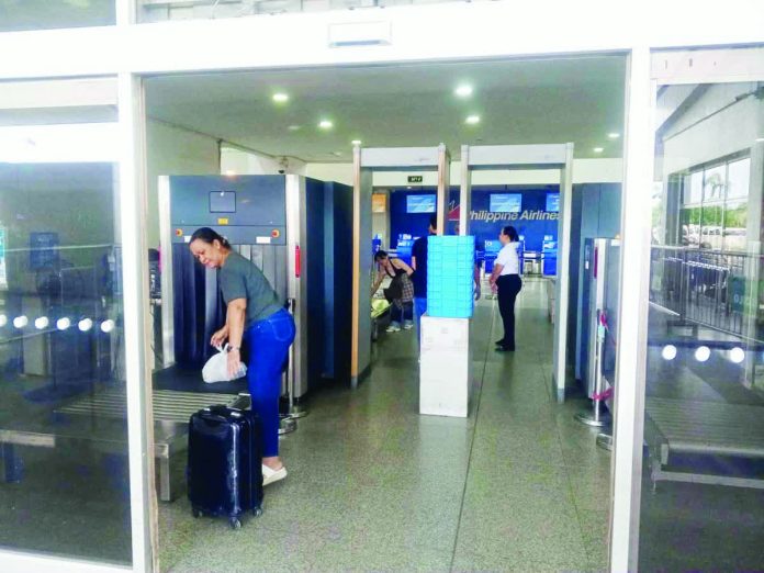 Gov. Arthur Defensor Jr. has expressed opposition to returning the initial ground-floor X-ray screening at Iloilo International Airport, noting that many airports abroad have already abandoned multiple screening stages in favor of smoother passenger flow. Right photo shows passengers undergoing the initial security screening at the airport in September 2025. The screening was later ordered removed by Transportation Secretary Giovanni Lopez to free up space for passengers. DOTR PHOTO