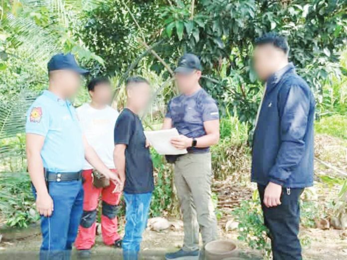 antique fugitive Alias “Bolit Pilarca” (third from left), Antique’s No. 4 most wanted person for murder, was collared in Barangay Poblacion, Antipas, Cotabato on January 25, 2026. ANTIQUE POLICE PROVINCIAL OFFICE PHOTO