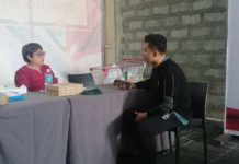 San Jose de Buenavista Municipal Election Officer III Johnna Catilo (left) assists a voter during the kick-off of the satellite registration at the Robinsons Place in the municipality on Wednesday, Jan. 21, 2026. Catilo said the satellite registration at the mall runs until Jan. 29. PNA PHOTO BY ANNABEL CONSUELO J. PETINGLAY