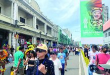BACK TO THE HEART OF DINAGYANG. Locals and tourists pack the historic Calle Real in Iloilo City as they celebrate the final day of the Dinagyang Festival on Sunday, January 25, 2026. Following strong public clamor, the Iloilo Festivals Foundation Inc. announced that the Ati tribes competition will return to its traditional Calle Real route next year. The downtown stretch, long regarded as the heart of Dinagyang, drew dense foot traffic throughout the day, underscoring public preference for the festival’s original setting. Organizers said the 2027 edition will restore the full Dinagyang experience that generations of Ilonggos have come to expect. MAI LADIAO/PN