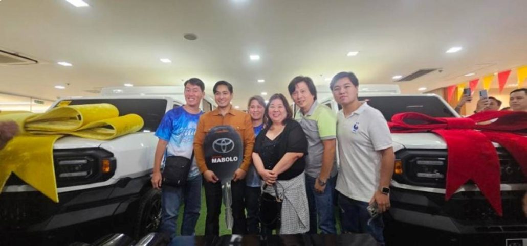 Eric Ong (leftmost) and his family receive the ceremonial key to their Tamaraw FX from Tamaraw Ambassador Coco Martin (in brown jacket) at the Toyota Mabolo showroom on Sinulog weekend.