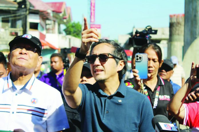 dizon_resized_compressed Department of Public Works and Highways (DPWH) secretary Vivencio “Vince” Dizon said the work of United Technology Consolidated Partnership, tapped by DPWH central office to design the Ungka and Aganan flyovers, is now under scrutiny. “If they are repeatedly giving us faulty design, they need to be sanctioned, and one of the sanctions is possible blacklisting,” he added. AJ PALCULLO/PN