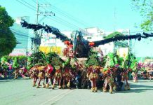 NO LIMITS, BIGGER SHOW: Dinagyang Festival organizers scrap prop size cap in Ati tribes competition Iloilo Dinagyang Festival artistic director Prof. Eric Divinagracia says this year’s competing Ati tribes may extend their props as much as they want. “There is no size limitation anymore once they are performing,” he adds. In 2024 edition of Dinagyang, Tribu Silak of Iloilo City National High School missed out on major awards due to its oversized crow-shaped prop. ILOILO CITY GOVERNMENT PHOTO