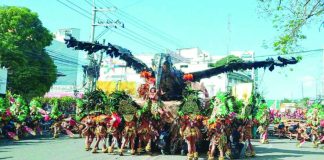 Iloilo Dinagyang Festival artistic director Prof. Eric Divinagracia says this year’s competing Ati tribes may extend their props as much as they want. “There is no size limitation anymore once they are performing,” he adds. In 2024 edition of Dinagyang, Tribu Silak of Iloilo City National High School missed out on major awards due to its oversized crow-shaped prop. ILOILO CITY GOVERNMENT PHOTO