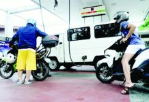 Hefty oil price hike looms next week Motorists refuel at a gasoline station in Quezon City in this undated photo. Jetti Petroleum president Leo Bellas on Friday, Jan. 16, 2026, forecast diesel prices to rise by P1.80 to P2 per liter and gasoline, by P1 to P1.20 per liter next week. PNA FILE PHOTO BY BEN BRIONES