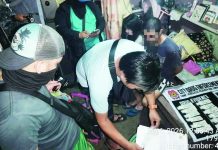 Shabu worth P408,000 seized; 2 ‘high-value’ suspects fall Police operatives conduct a buy-bust operation inside a residential room in Barangay San Antonio, Molo, Iloilo City shortly after midnight on January 6, 2026, leading to the arrest of two high-value drug suspects and the seizure of suspected shabu worth more than P400,000. GMA SUPER RADYO ILOILO PHOTO