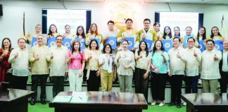 Members of the Iloilo Provincial Board pose with Ilonggo topnotchers of the November 2025 Philippine Nurses Licensure Examination (PNLE), all graduates of West Visayas State University – College of Nursing, during the 26th Regular Session of the 15th Sangguniang Panlalawigan, where the board issued resolutions of commendation and cash incentives to the achievers in recognition of their academic excellence. PHOTO FROM Iloilo VICE GOV. NATHALIE ANN DEBUQUE