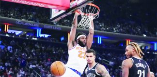 New York Knicks center Mitchell Robinson scored on a two-handed dunk. AP