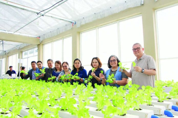 white_revolution_resized_compressed Department of Agriculture Secretary Francisco Tiu Laurel Jr. (rightmost) visits the Bureau of Soils and Water Management's (BSWM) Smart-Climate Greenhouse in Diliman, Quezon City on December 17, 2025. PHOTO COURTESY OF DA-BSWM