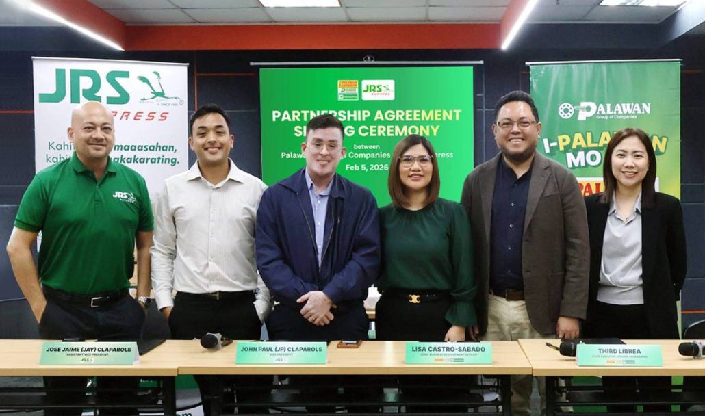 From left to right: JRS Express’ Gerard Payaoan, General Manager; Jose Jaime Claparols, Assistant Vice President; and John Paul Claparols, Vice President, with Palawan Group’s Lisa Castro-Sabado, Chief Business Development Officer; Third Librea, Chief Executive Officer and President of PalawanPay; and Missy Baldemor, Palawan for Business Head.