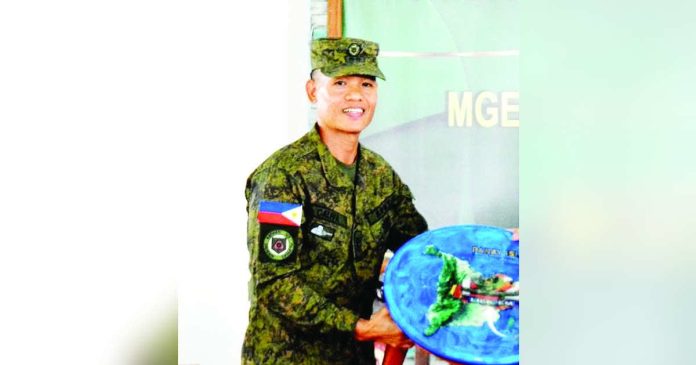 12IB commander_superimposed_compressed A 53-year-old woman identified as alias “Jean,” a resident of Lambunao, Iloilo, yielded around 200 grams of suspected shabu with an estimated value of P1,360,000, on Feb. 3, 2026. Police tagged the suspect as a high-value individual. IPPO PHOTO