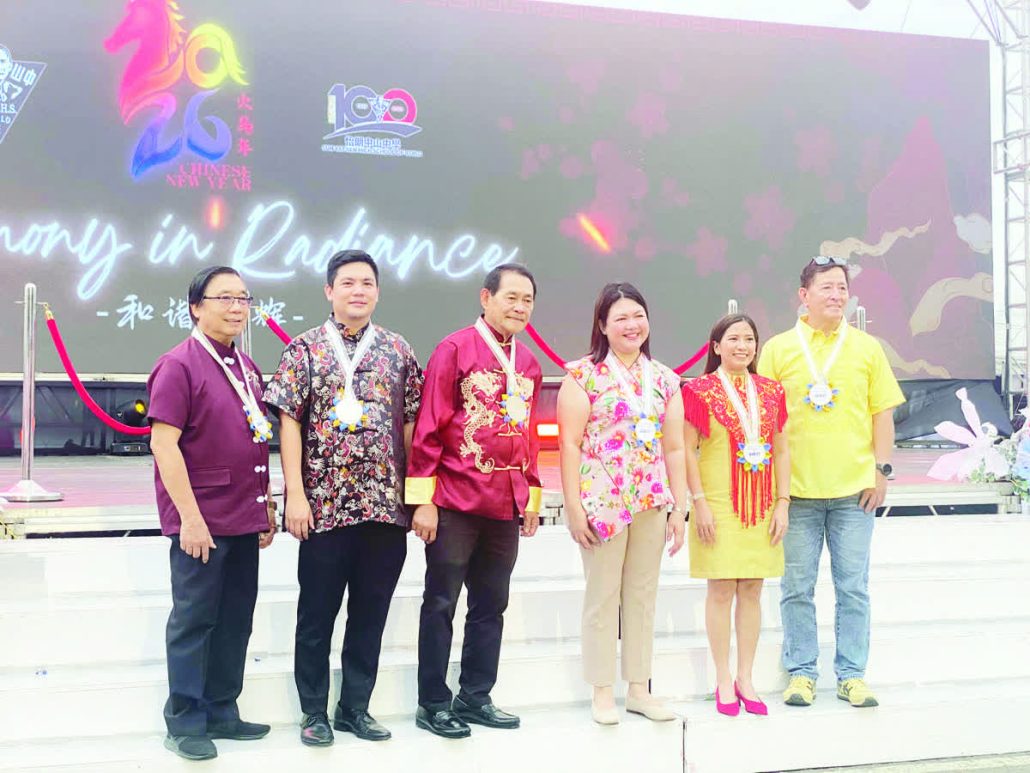 Mayor Raisa Treñas and Vice Mayor Lady Julie Grace Baronda were joined by Iloilo Festivals Foundation Inc.’s (IFFI) chairman Judgee Peña and president Angel de Leon, and councilors Miguel Treñas and Johnny Young during the Chinese New Year Grand Cultural Show.