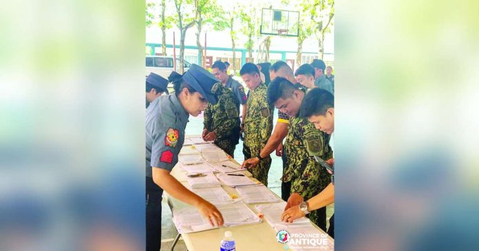 Uniformed personnel received their P3,000 travel allowance during the distribution held at the Antique Provincial Police Office on February 24, in recognition of their 24/7 security service during the Binirayan Festival 2025. PROVINCE OF ANTIQUE PHOTO