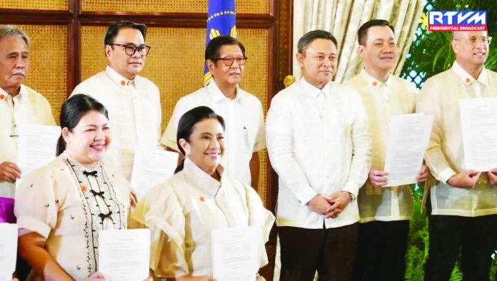 Bacolod City’s Mayor Greg Gasataya joined President Ferdinand Marcos Jr., DepEd Secretary Sonny Angara, and other local chief executives during the signing of a Memorandum of Agreement for the Nationwide Classroom Building Program at Malacañang Palace on February 23. MAYOR GREG GASATAYA FB PHOTO