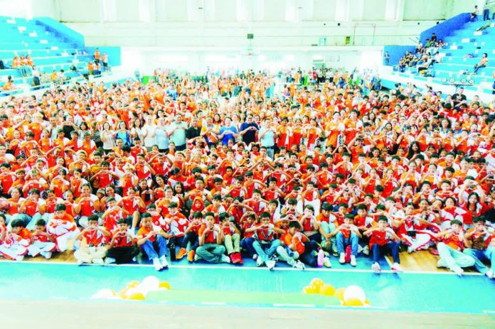 Bacolod_NIRAAM_resized_compressed Mayor Greg Gasataya led the ceremonial send-off of Bacolod City’s 902-member delegation to the Negros Island Region Athletic Association Meet 2026 on February 25 at Bacolod City National High School. More than 900 student-athletes, coaches, and training staff gathered as the city released P12,500 in financial assistance to each delegate in preparation for the regional competition. BCCO-PIO