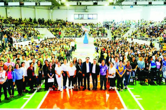 Bacolod_digital_HIV_copy_resized_compressed The Bacolod City government, led by Mayor Greg Gasataya, launched the HIV/AIDS Online Platform Services on February 9 at the Bacolod City College Activity Center, alongside its expanded School-Based Educational Campaign, aimed at raising awareness and improving access to health services for Bacolodnons living with HIV/AIDS. MAYOR GREG GASATAYA FB PHOTO