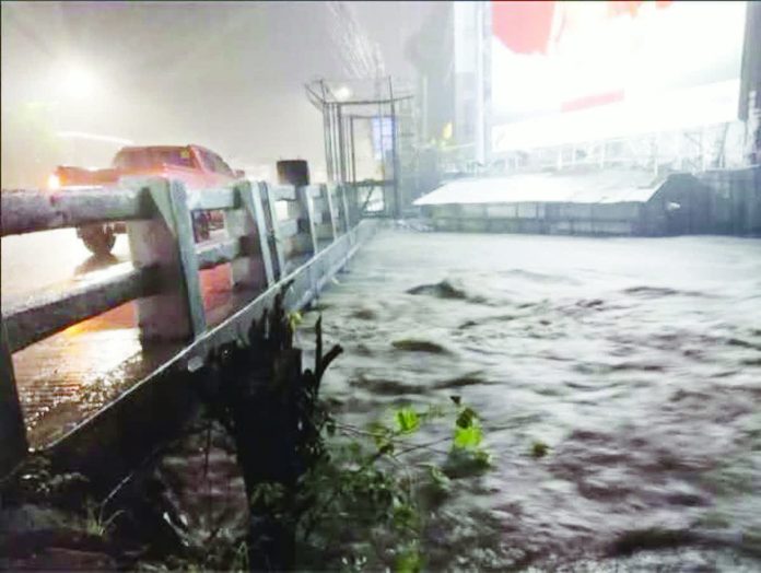 Bacolod_heavy_rainfall_copy_resized_compressed The Mandalagan River in Bacolod City rose amid heavy rainfall on the evening of January 31, raising water levels along nearby roads and structures. SCREENGRAB FROM MAYOR GREG GASATAYA FB